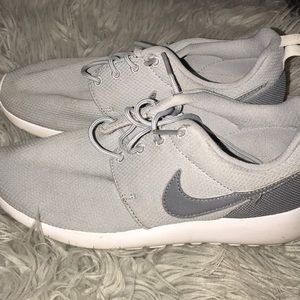 Nike roshe runs